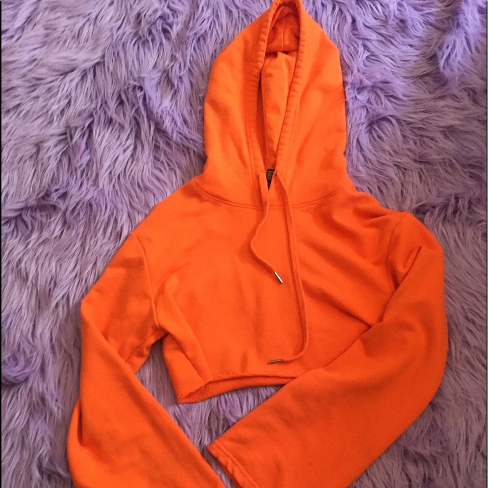 Cropped Hoodie with flared sleeves